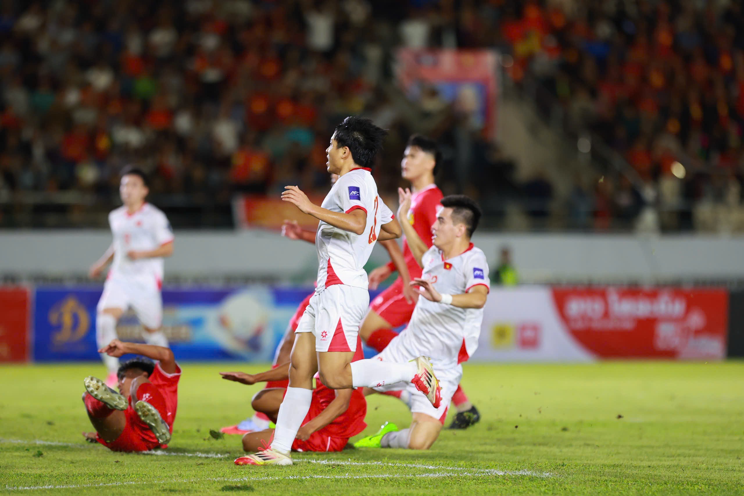 Chiến thắng vất vả 1-0